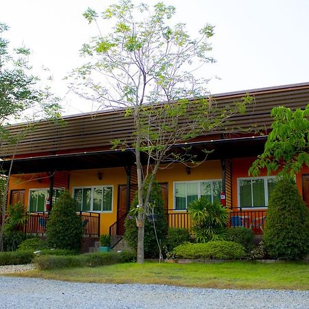 Navy Sisatchanalai Ban Nong Chang Exterior photo