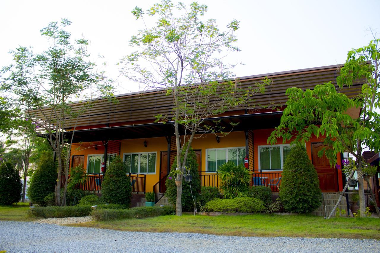 Navy Sisatchanalai Ban Nong Chang Exterior photo